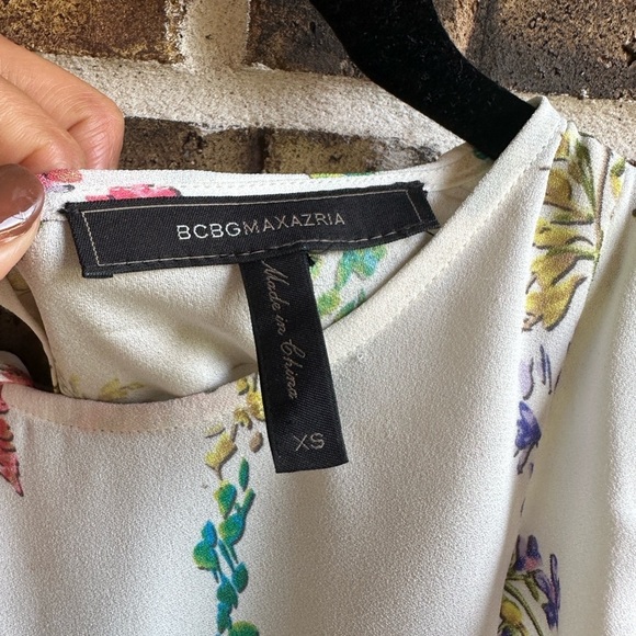 BCBGMaxAzria White Flutter Sleeve Blouse with Ruffled Details - Picture 2 of 10
